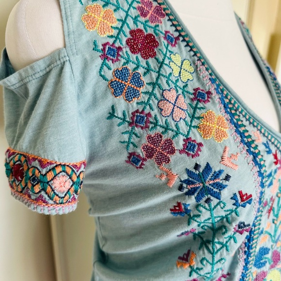 Johnny Was Embroidered open shoulder cotton top Blouse - Picture 3 of 5
